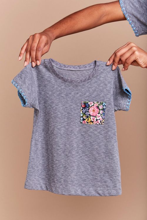 CAMISETA BOLSO FLORIDO CINZA MESCLA INFANTIL