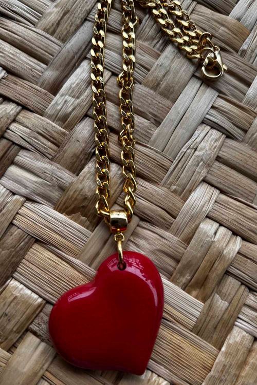CORAÇÃO VERMELHO CORRENTE DOURADA