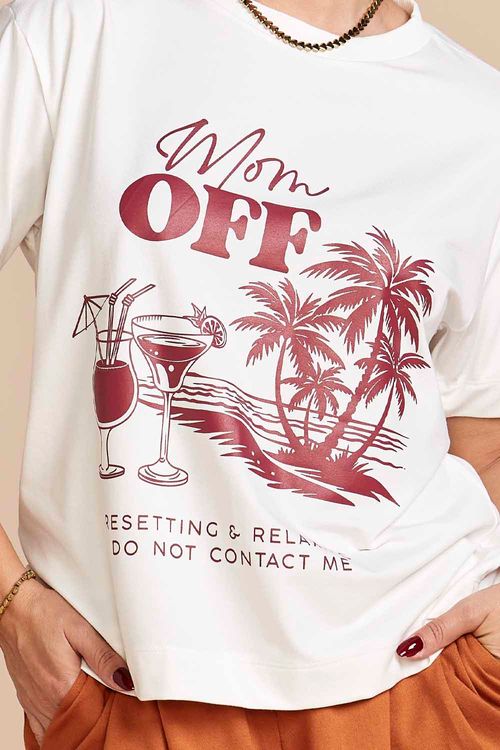 CAMISETA ESTAMPADA MOM OFF BURGUNDY CHIC