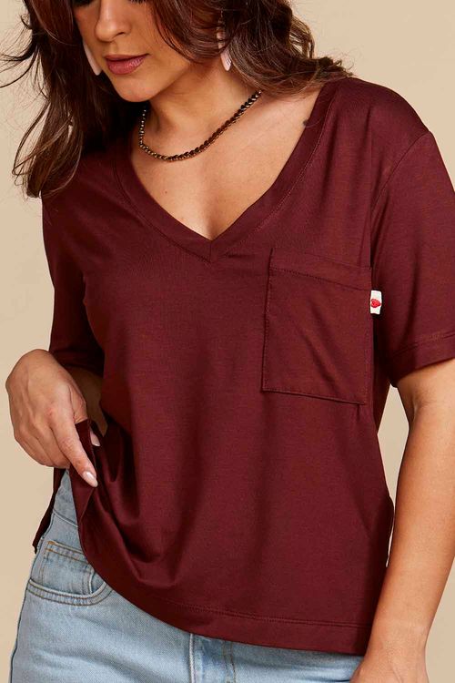 CAMISETA ESSENCIAL GOLA V CHOCOLATE