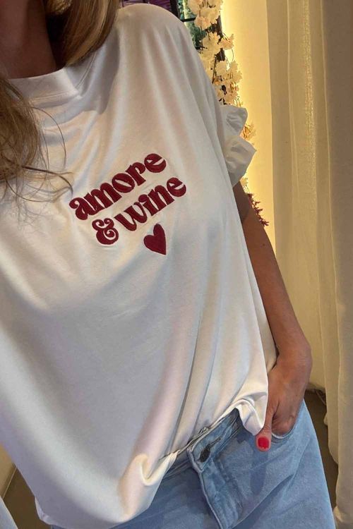 CAMISETA VALENTINA BORDADA AMORE E WINE