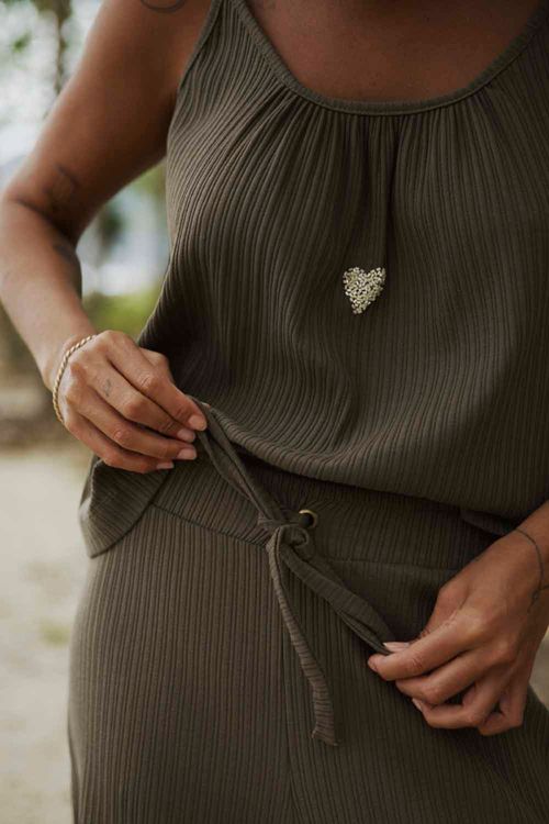 CALÇA PANTALONA FRIDA CANELADA VERDE OLIVA