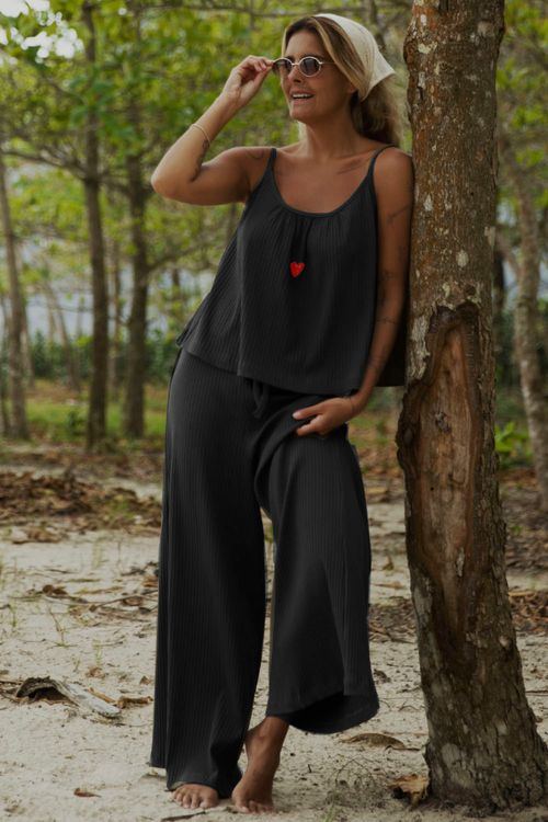 CALÇA PANTALONA FRIDA CANELADA PRETA