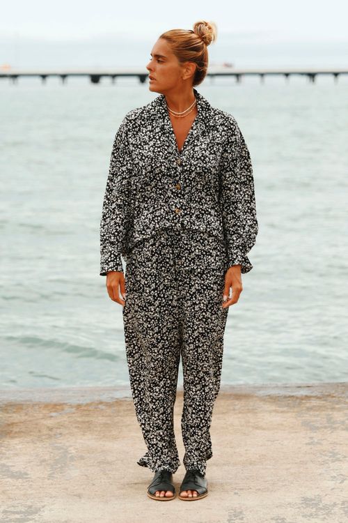 CALÇA RETA FLORAL BRISA