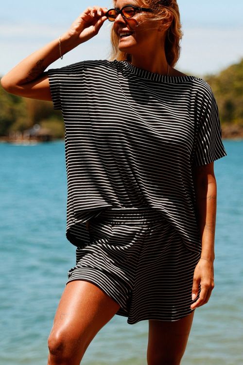 CAMISETA HELO TRICOT LISTRADA PRETA