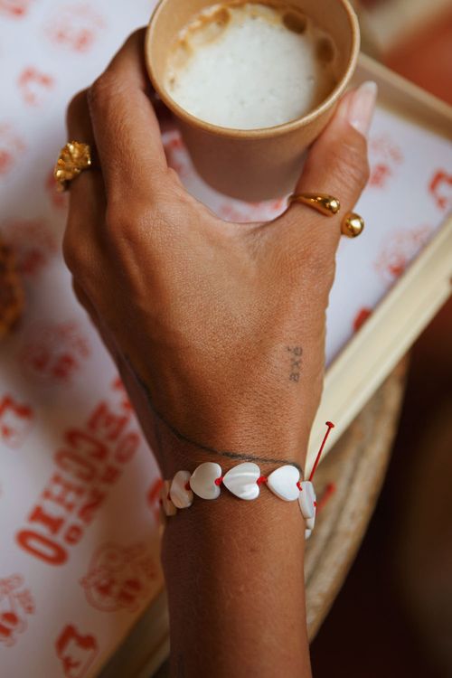 PULSEIRA CORAÇÕES MADREPÉROLA VERMELHA