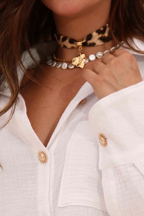 CHOKER ANIMAL PRINT CORAÇÃO DOURADO